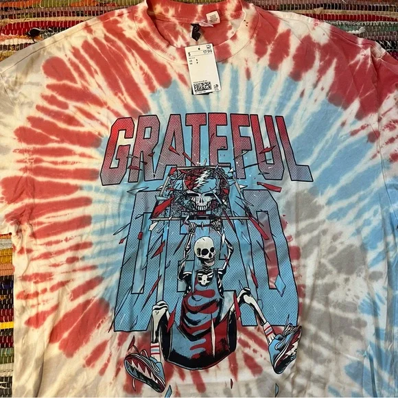 Graphic T-Shirt. Size S. - Picture 2 of 3